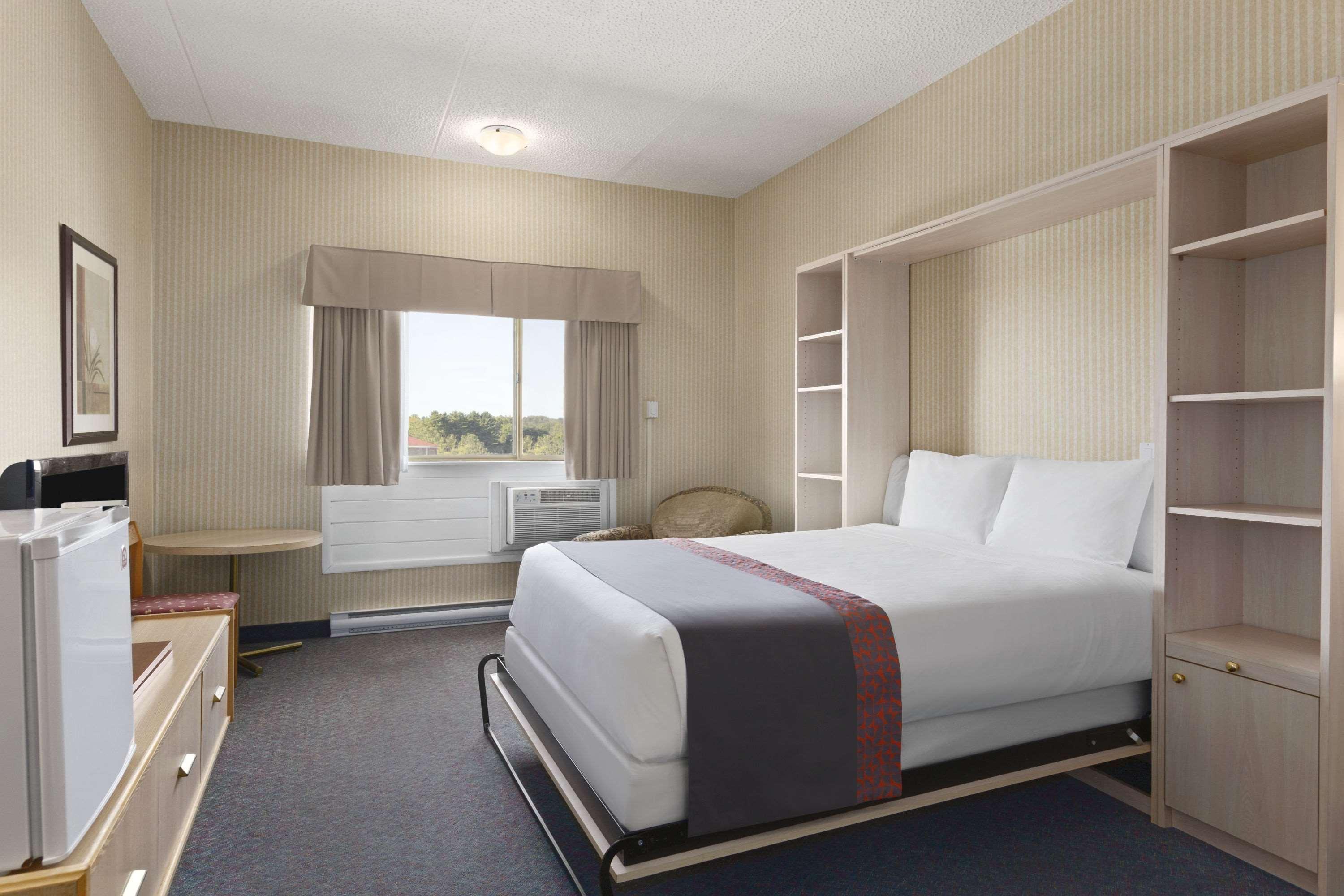 Days Inn By Wyndham Bridgewater Conference Center Exteriör bild